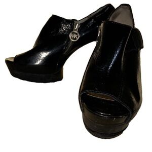 Vintage Black Michael Kors Peep Toe Patent Leather Platform Shoes - Size 9